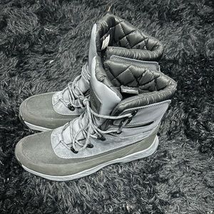 Northface boots never worn no tags no box